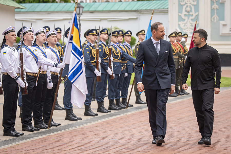 Kronprins Haakons m&ouml;te med Zelenskyj &ndash; starka bilderna