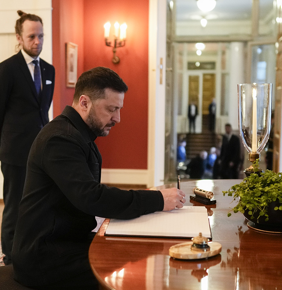 Kronprins Haakons m&ouml;te med Zelenskyj &ndash; starka bilderna