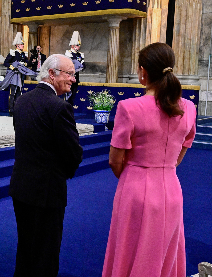 Victorias rosa kl&auml;nning v&auml;cker reaktioner &ndash; h&auml;r &auml;r varf&ouml;r