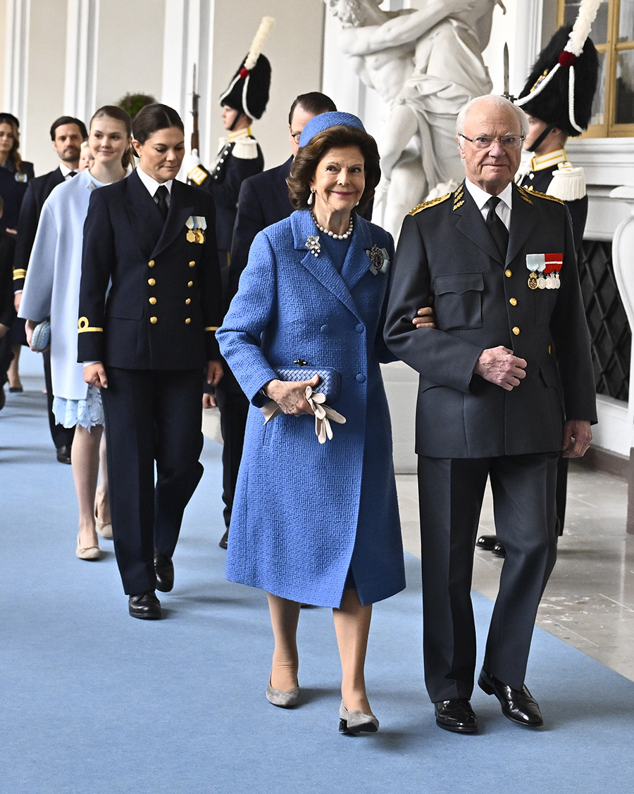 Victoria sticker ut p&aring; kungens fest &ndash; d&auml;rf&ouml;r b&auml;r hon uniform