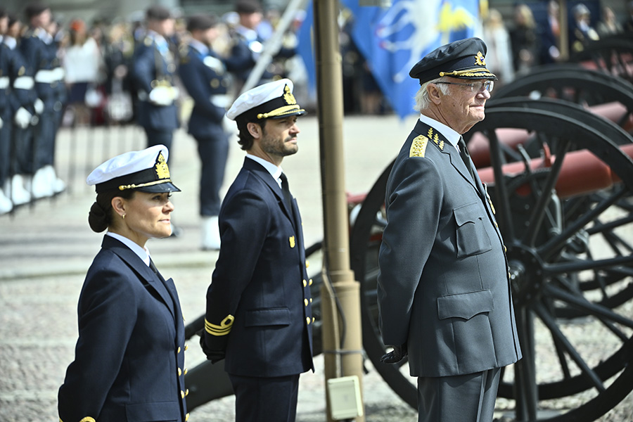 Kungens k&auml;nslosamma t&aring;rar &ndash; gripande orden p&aring; f&ouml;delsedagen