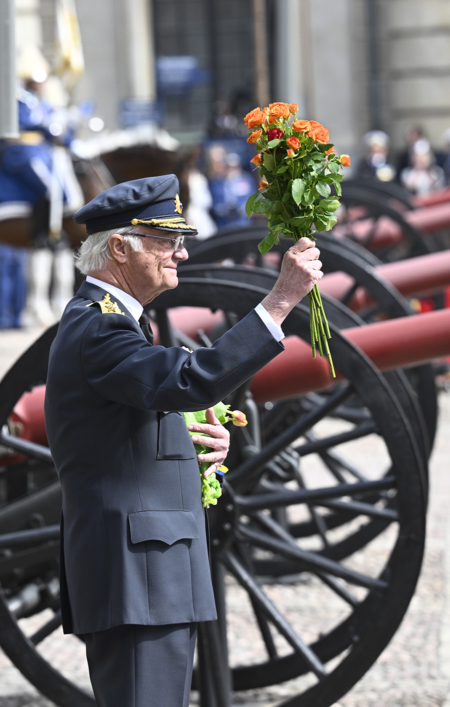 Kungens k&auml;nslosamma t&aring;rar &ndash; gripande orden p&aring; f&ouml;delsedagen