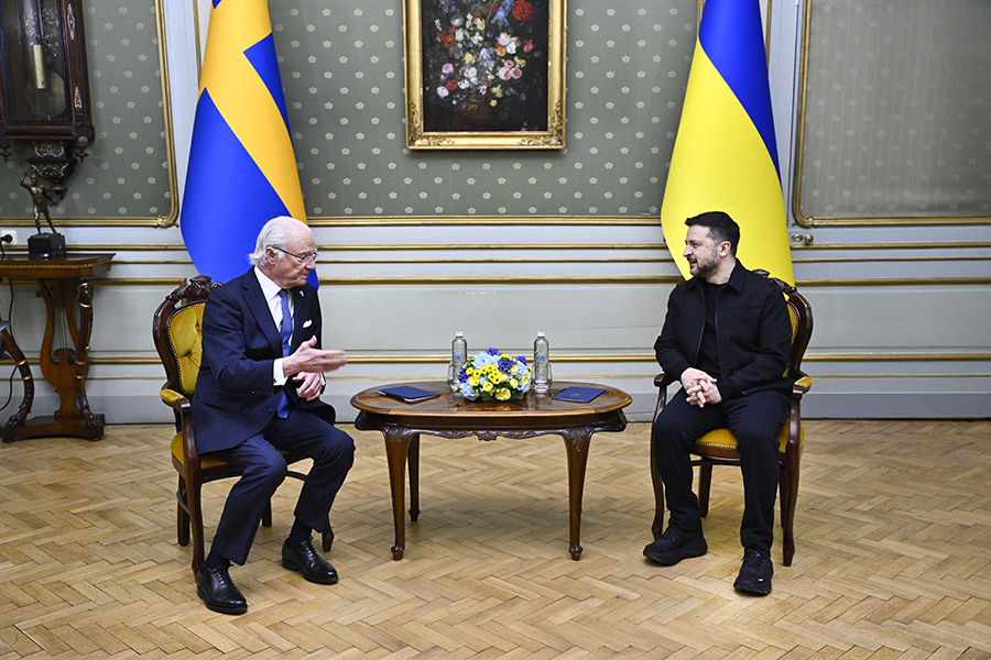 Kungens historiska resa &ndash; m&ouml;tet med Zelenskyj i krigets Ukraina