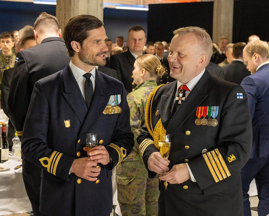 Carl Philips milit&auml;ra uppdrag i Finland &ndash; deltog i viktigt firande