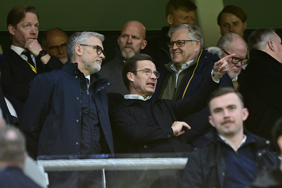 Prins Daniels allvarliga miner med Carl Philip &ndash; v&auml;cker k&auml;nslor