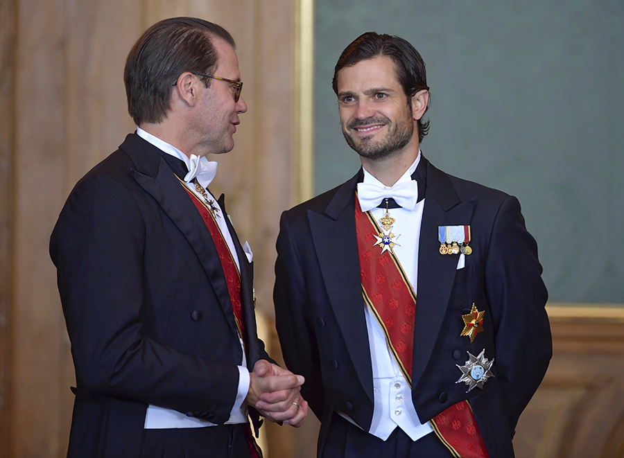 Prins Daniels allvarliga miner med Carl Philip &ndash; v&auml;cker k&auml;nslor