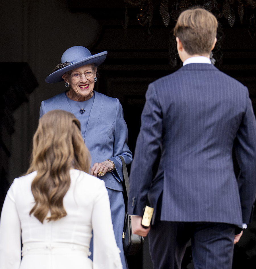 Drottning Marys gl&auml;dje mitt i sorgen &ndash; tvillingarnas stora dag
