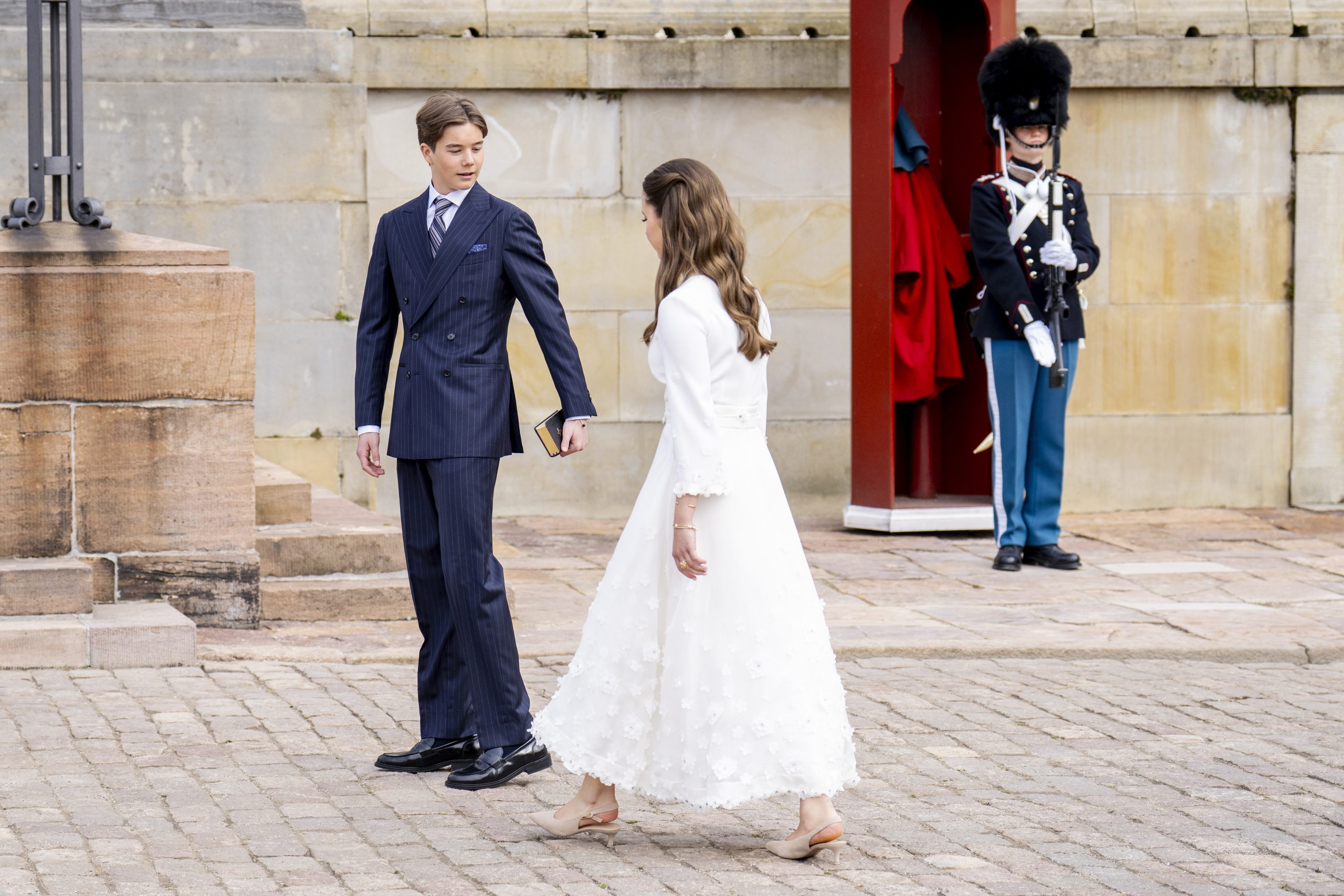 Prins Vincents spexiga min p&aring; festen &ndash; v&auml;lter hela n&auml;tet