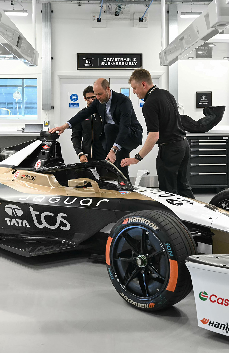 Prins Williams ov&auml;ntade kupp &ndash; AI-sk&auml;mtade bakom ratten