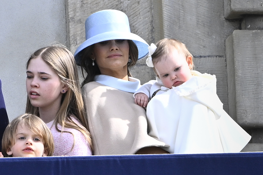 Prinsessan Ines stal kungens show &ndash; supers&ouml;ta buset i kyrkan