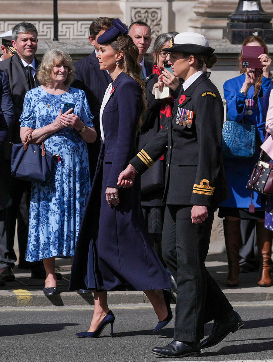 Prinsessan Kate ensam i sv&aring;ra stunden &ndash; William saknades