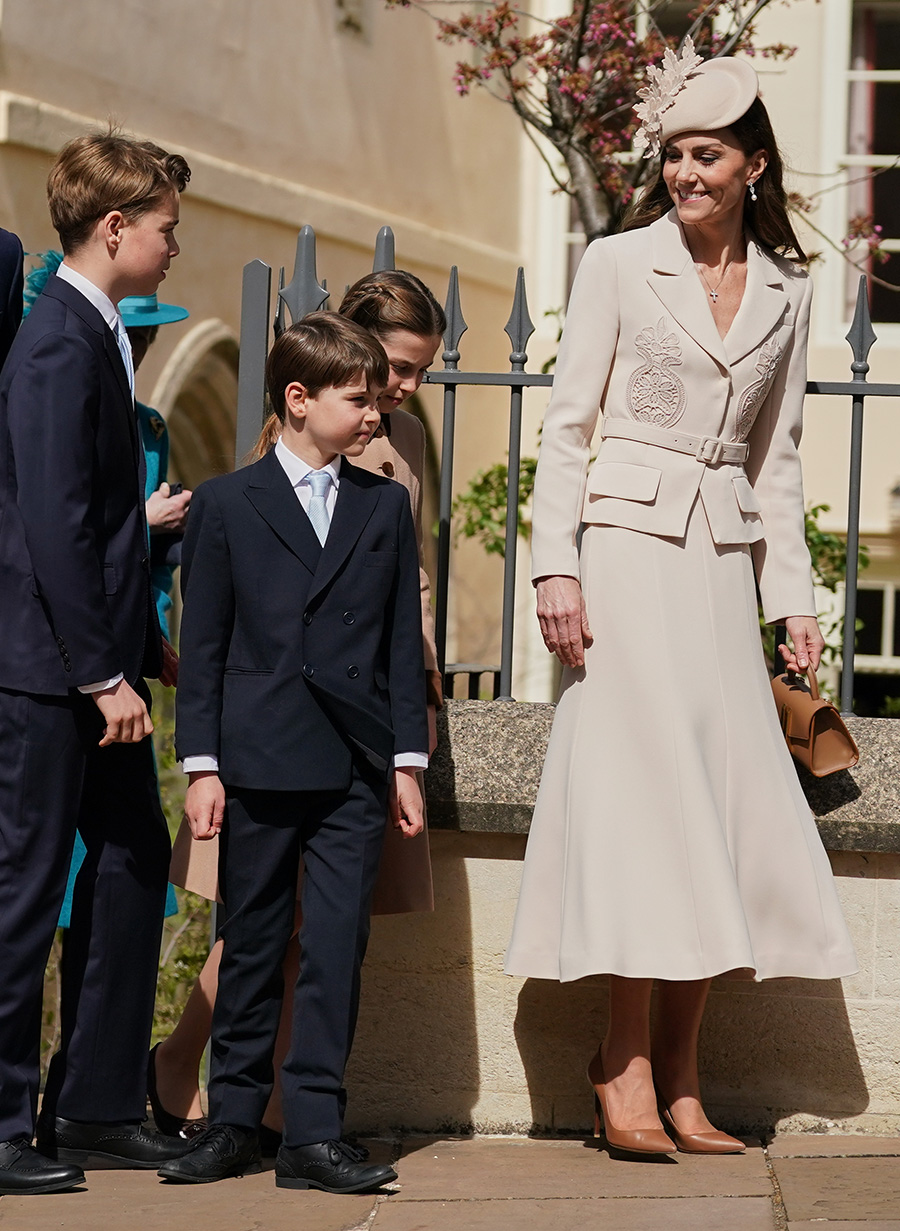 Supers&ouml;ta p&aring;skbilderna p&aring; Kate och barnen &ndash; stj&auml;l hela showen