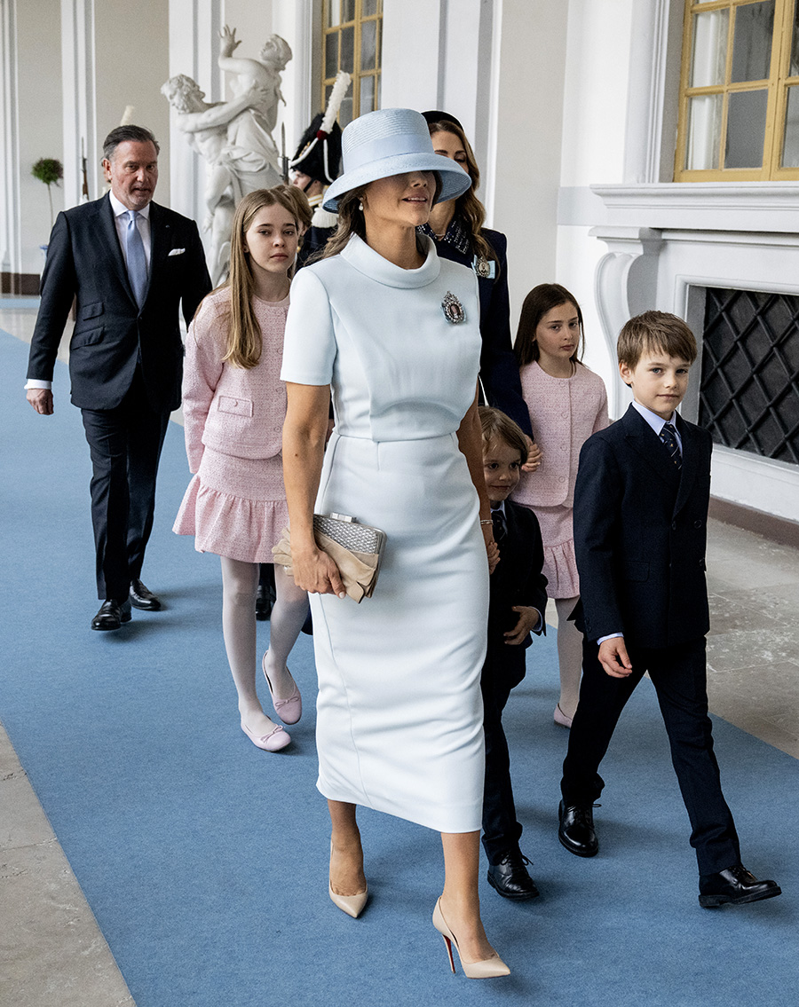 H&auml;r g&ouml;mmer Sofia ansiktet p&aring; kungens kalas &ndash; m&auml;rkliga hatten