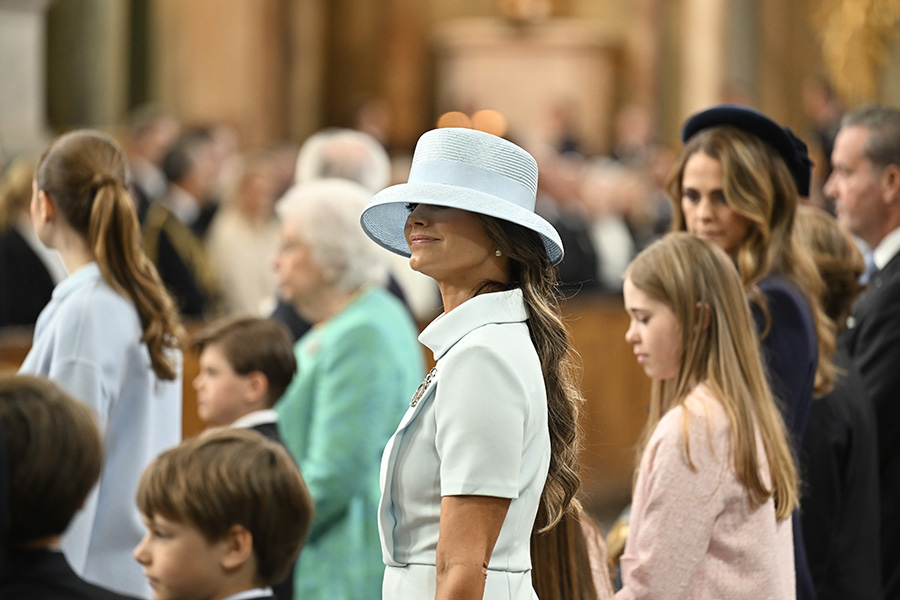 H&auml;r g&ouml;mmer Sofia ansiktet p&aring; kungens kalas &ndash; m&auml;rkliga hatten