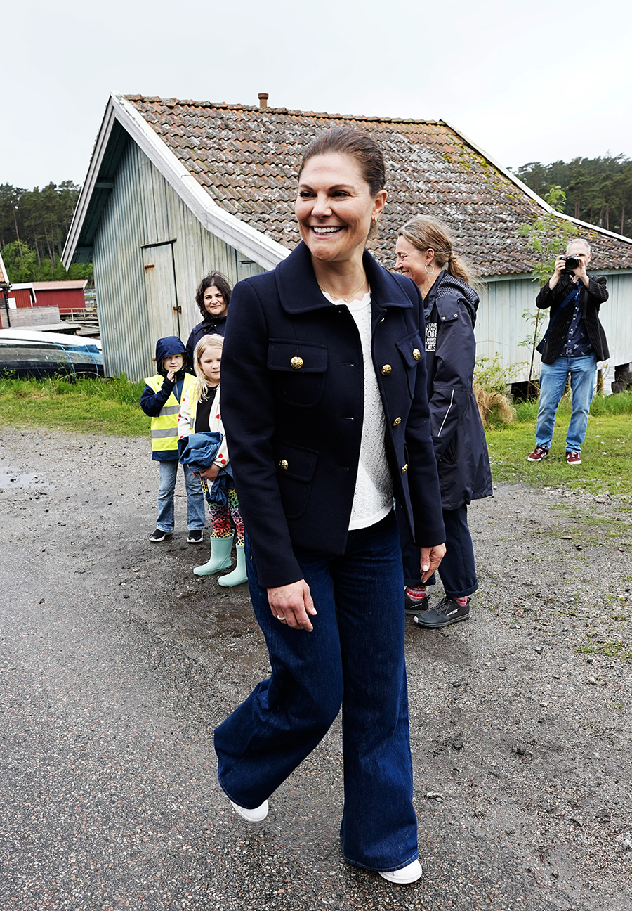 Victorias eleganta stilsucc&eacute; i regnet &ndash; looken stal hela showen