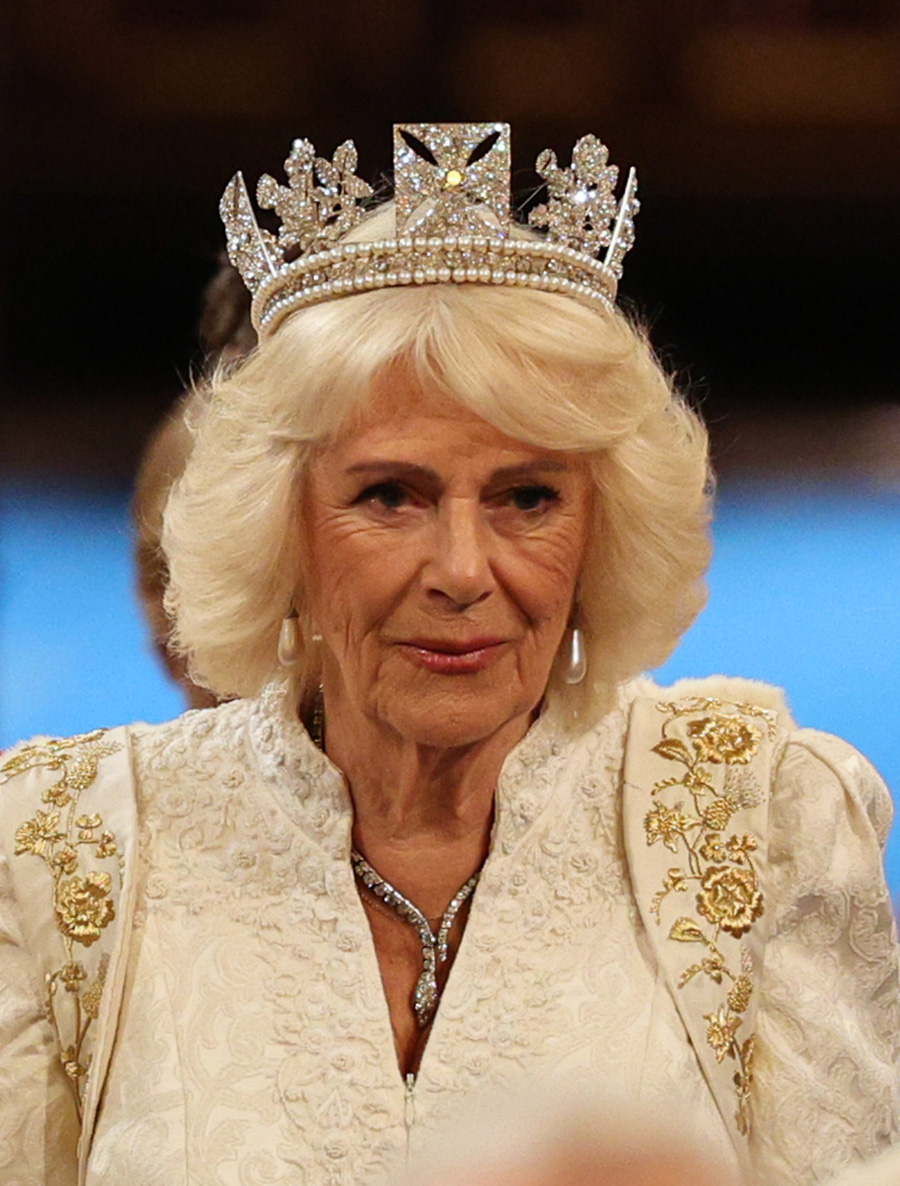Kung Charles bar j&auml;ttekronan &ndash; men Camilla stal hela showen