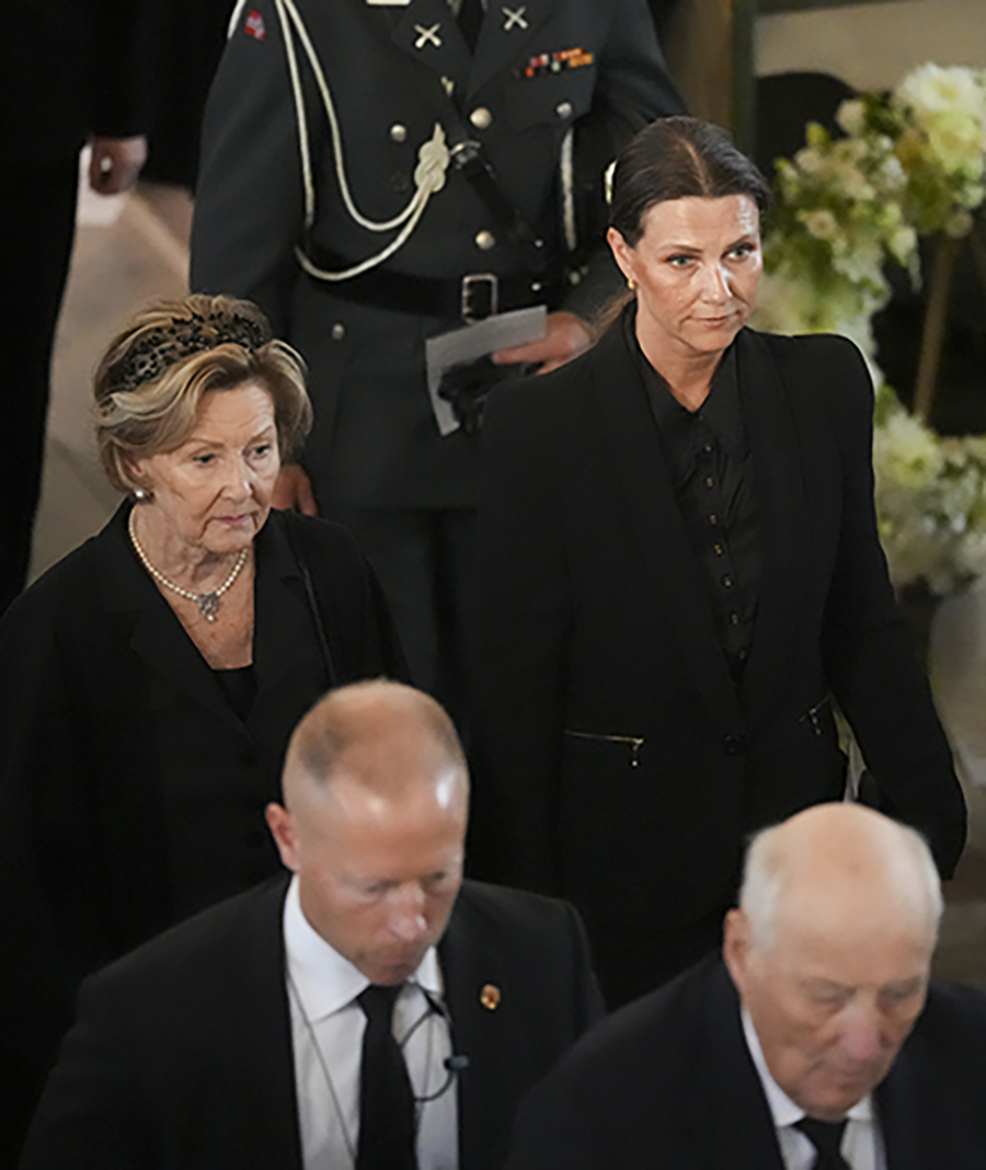 Kung Haralds sorg efter v&auml;nnen &ndash; starka avskedet skakar Norge