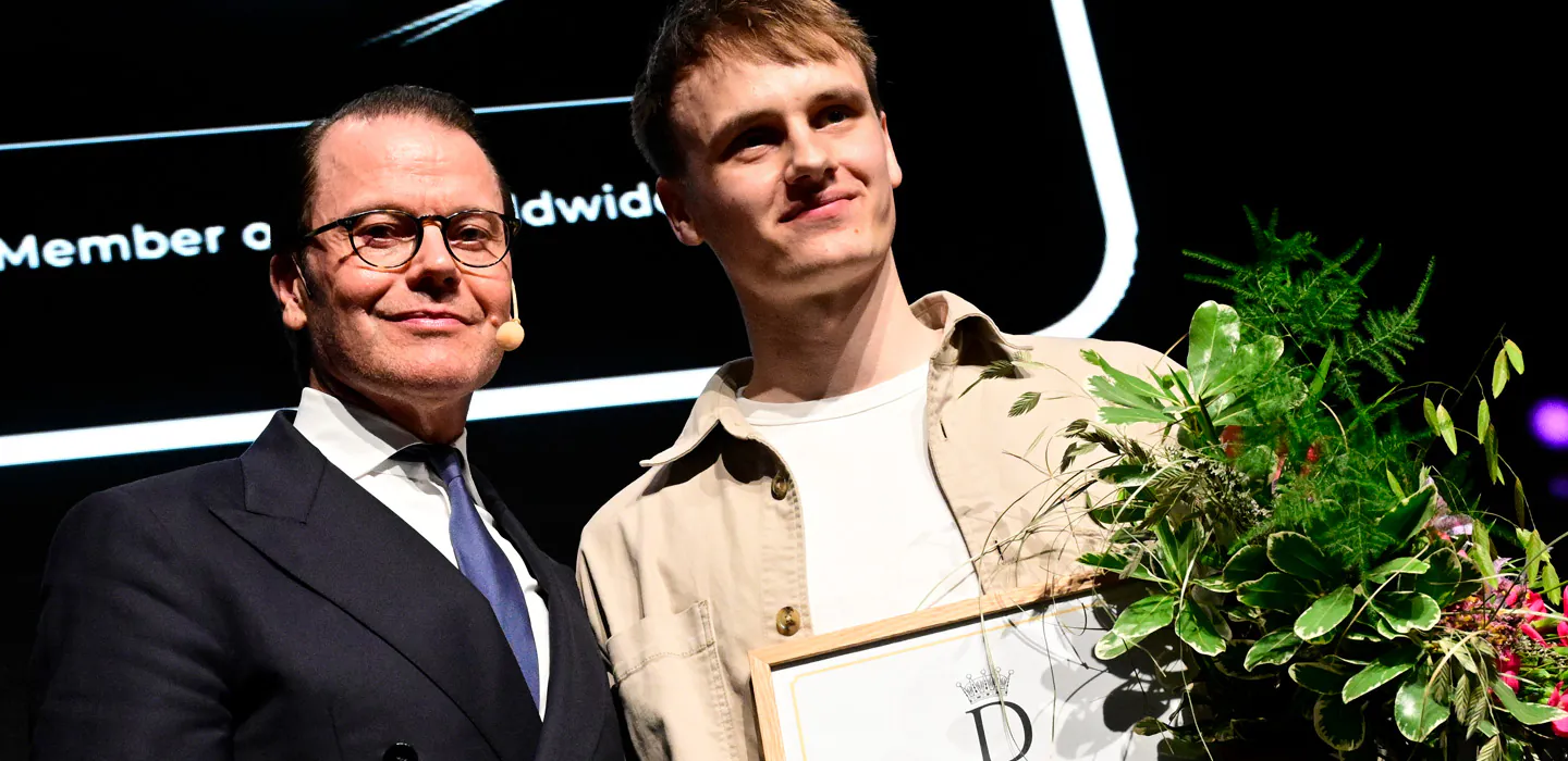 Prins Daniel hyllade unge m&aring;ngmiljard&auml;ren &ndash; inf&ouml;r jubel