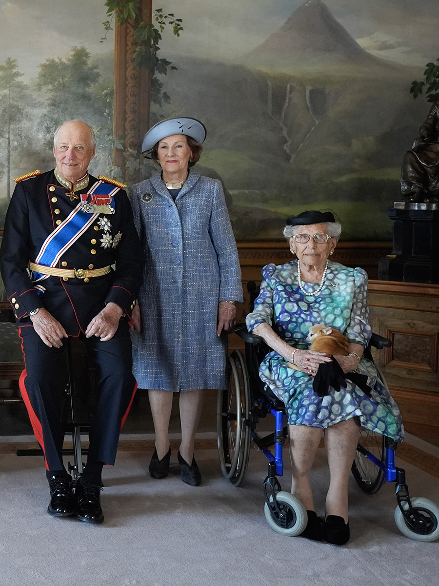 Kung Harald i chock &ndash; &auml;lskade prinsessan akut f&ouml;rd till sjukhus