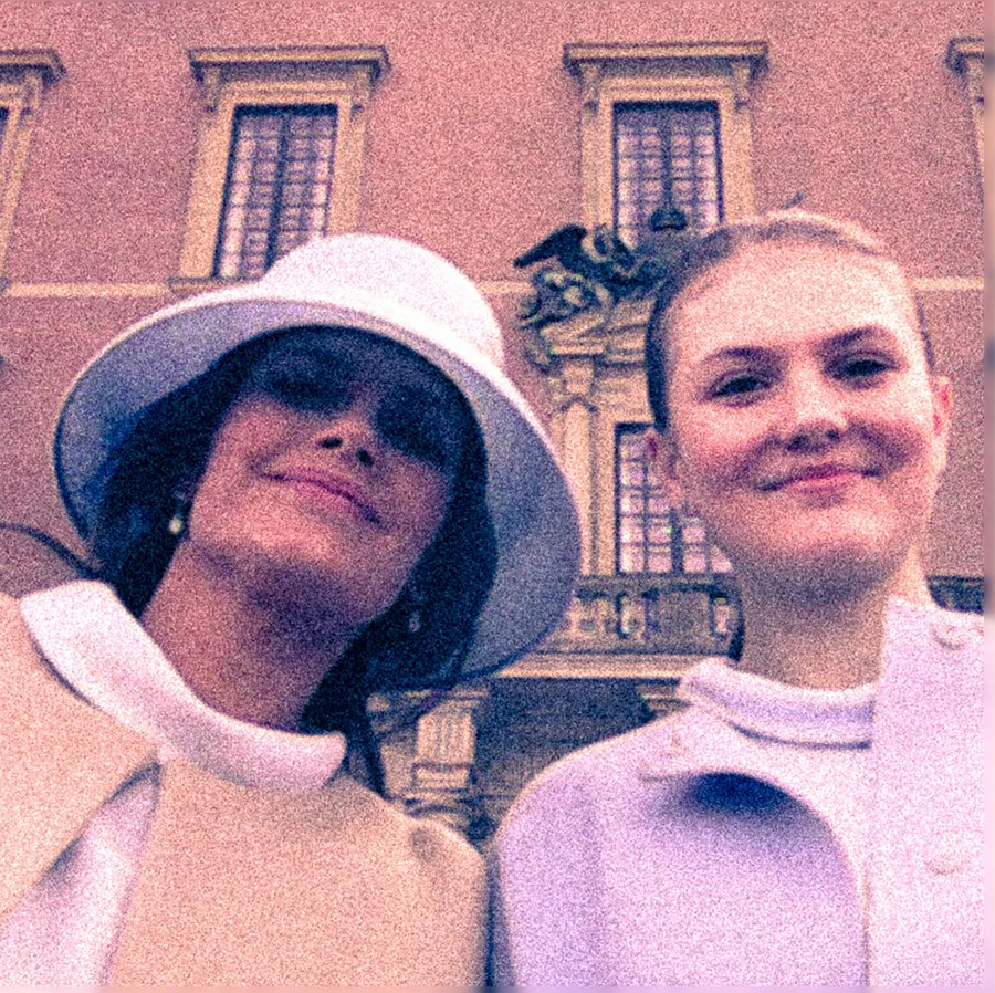 Ines fick alla att sm&auml;lta p&aring; festen &ndash; ov&auml;ntade kameradebuten