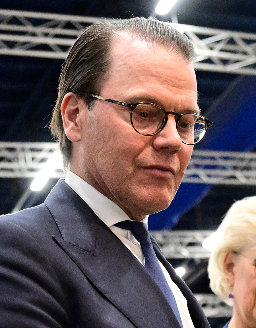 Victoria n&auml;ra t&aring;rar &ndash; &ouml;vergiven av prins Daniel i viktiga stunden