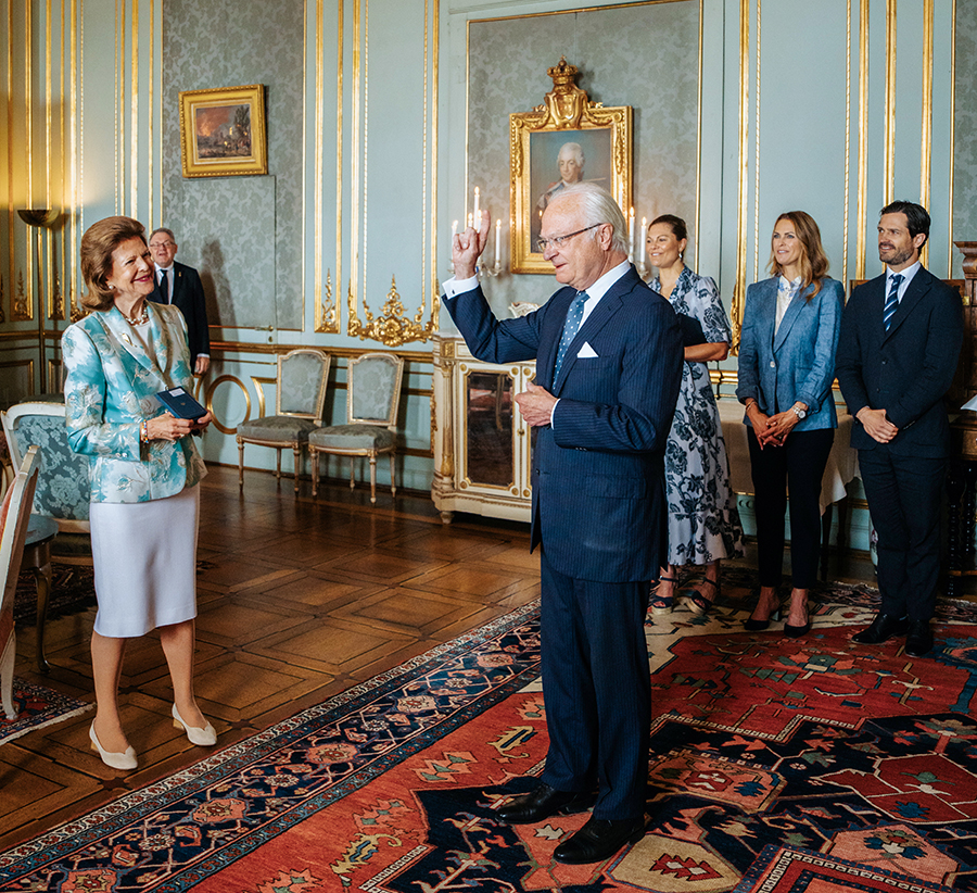H&auml;r avsl&ouml;jas kungens fina k&auml;rleksg&aring;va till drottning Silvia