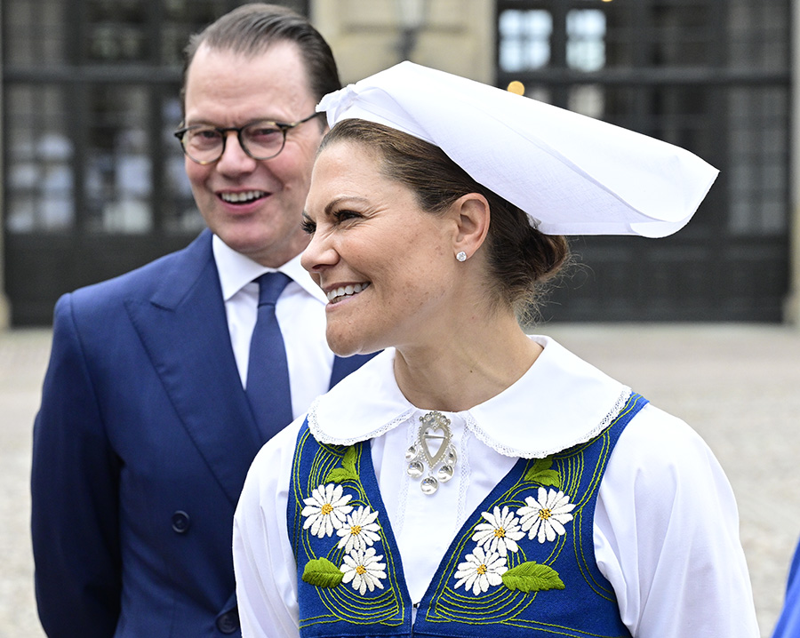 Victoria och Daniels k&auml;rleksfulla stund p&aring; slottet &ndash; alla s&aring;g det