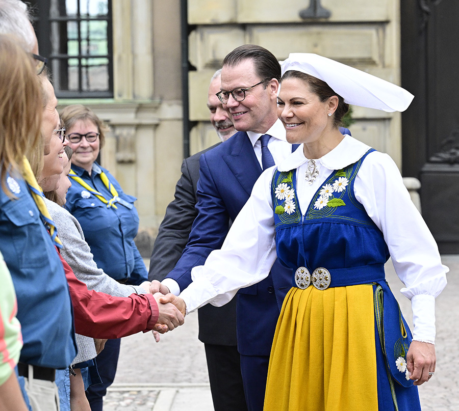 Victoria och Daniels k&auml;rleksfulla stund p&aring; slottet &ndash; alla s&aring;g det