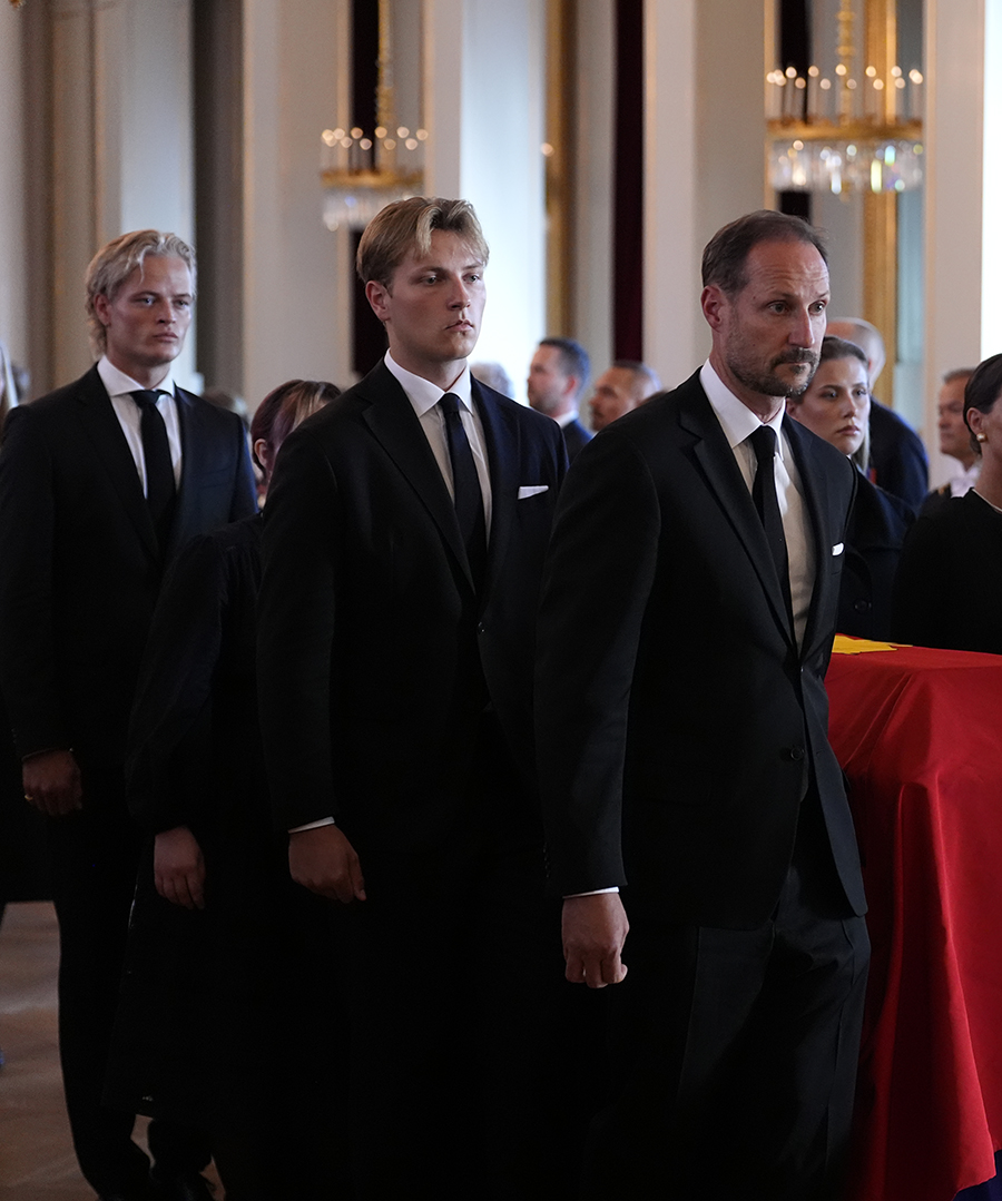 Marius ov&auml;ntade comeback &ndash; b&auml;r Haralds kista med fotboja