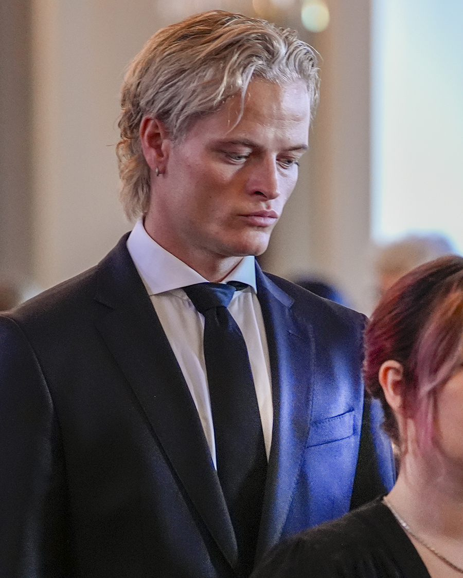 Marius ov&auml;ntade comeback &ndash; b&auml;r Haralds kista med fotboja