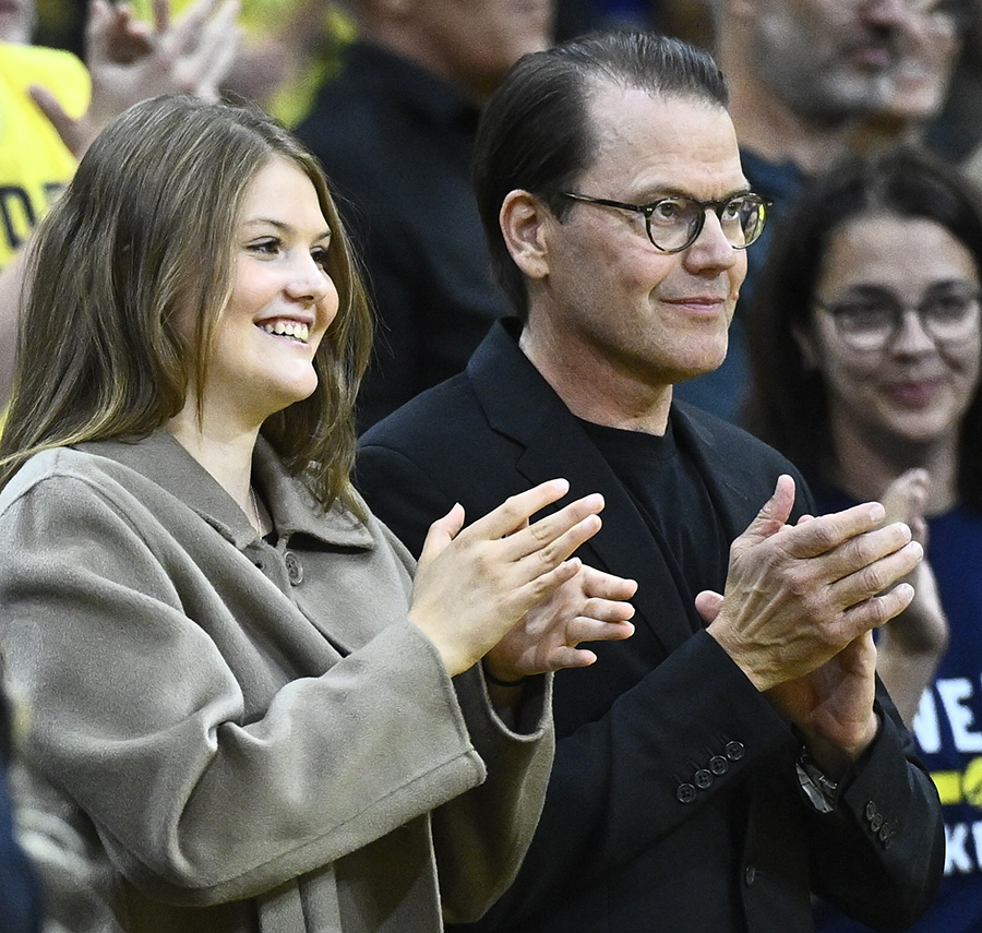 Estelles h&auml;rliga jubel &ndash; enorma gl&auml;djen med pappa Daniel