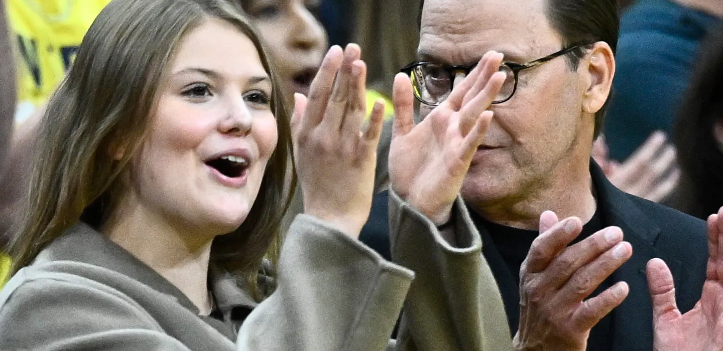 Estelles h&auml;rliga jubel &ndash; enorma gl&auml;djen med pappa Daniel