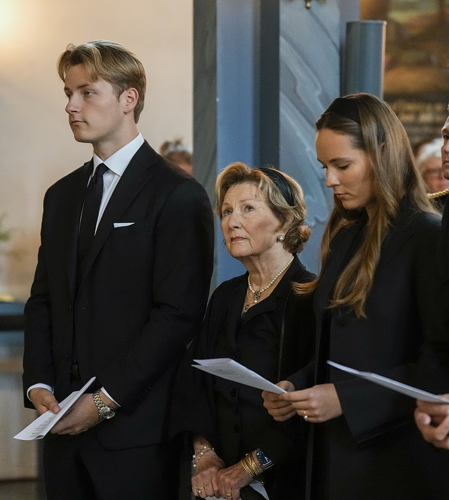 Sonjas hj&auml;rtsk&auml;rande farv&auml;l till Harald &ndash; orden vid kistan