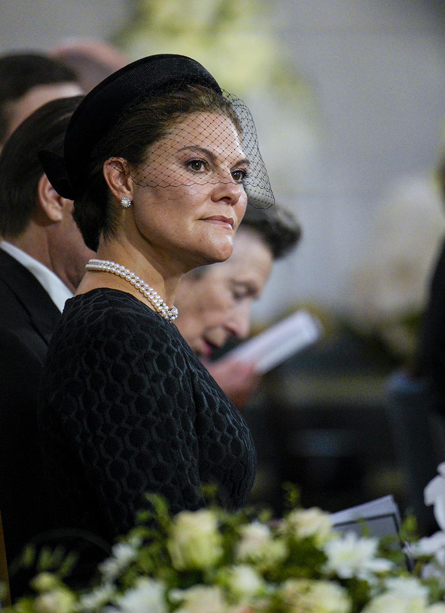 Kritik mot Victoria efter Haralds begravning &ndash; pr&auml;sten ryter ifr&aring;n
