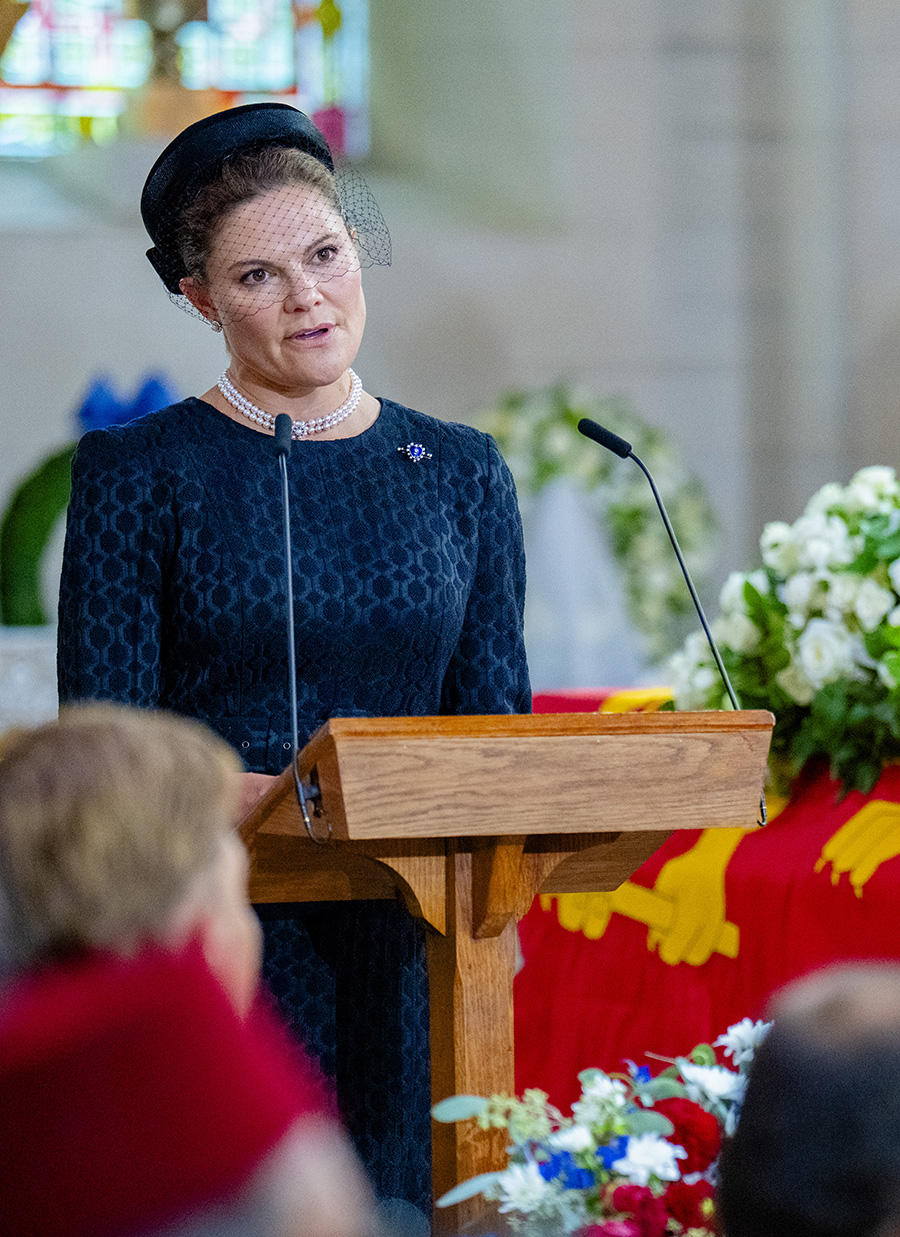Kritik mot Victoria efter Haralds begravning &ndash; pr&auml;sten ryter ifr&aring;n