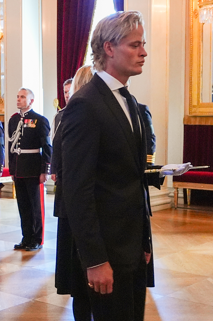 Marius nya look &ndash; chockar efter dramatiska tiden i husarrest