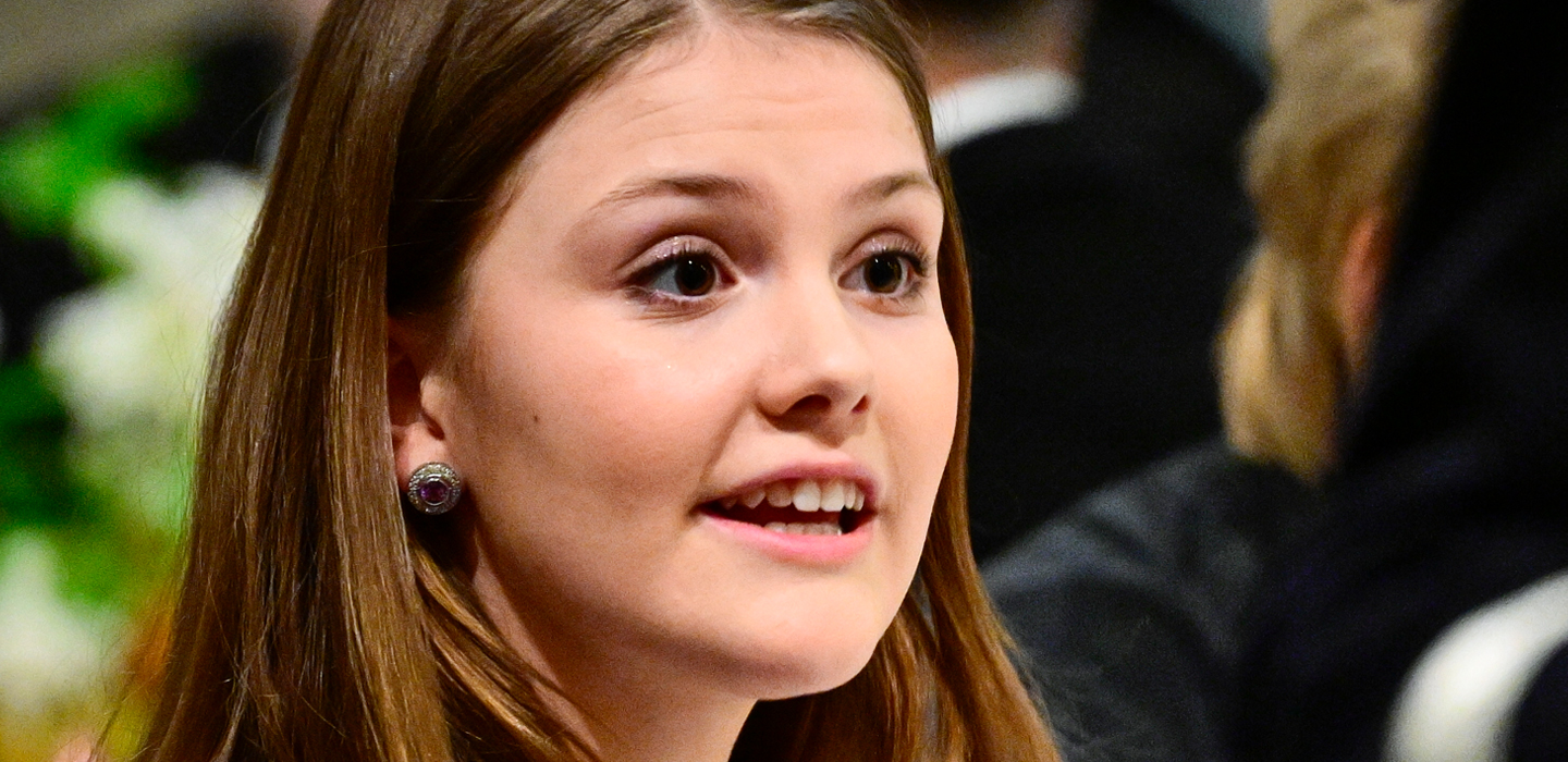 F&ouml;rsta bilden p&aring; Estelle &ndash; efter stora nazistskandalen p&aring; skolan