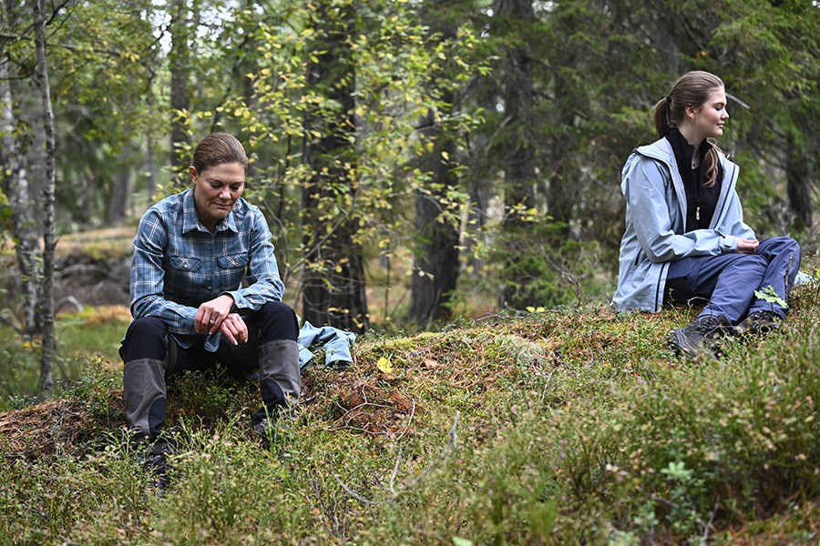 H&auml;r skogsbadar Estelle med Victoria &ndash; ovanliga stunden