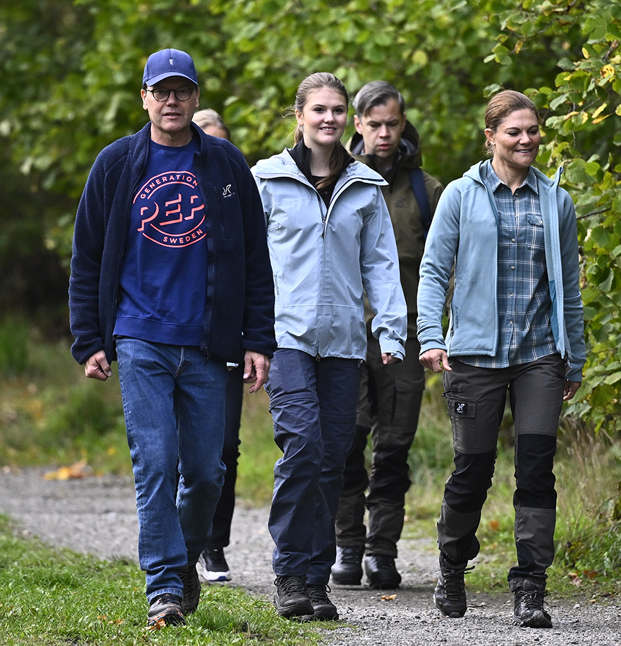 H&auml;r skogsbadar Estelle med Victoria &ndash; ovanliga stunden