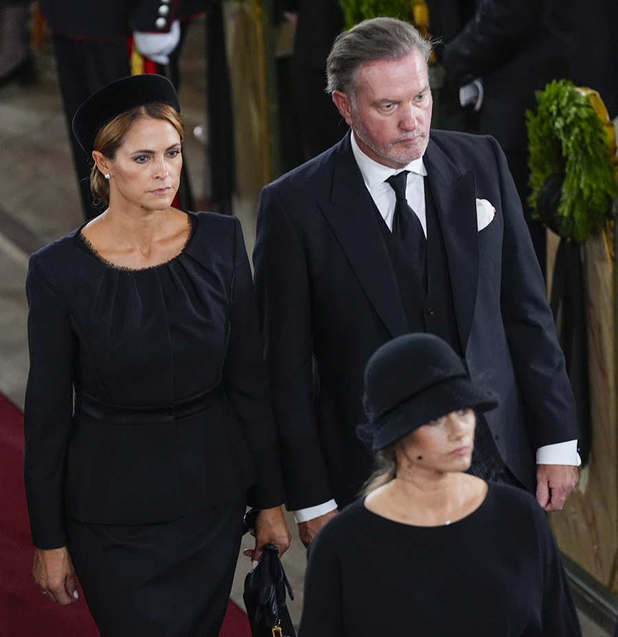 Madeleine h&aring;nas efter Haralds begravning &ndash; m&auml;rkliga beteendet