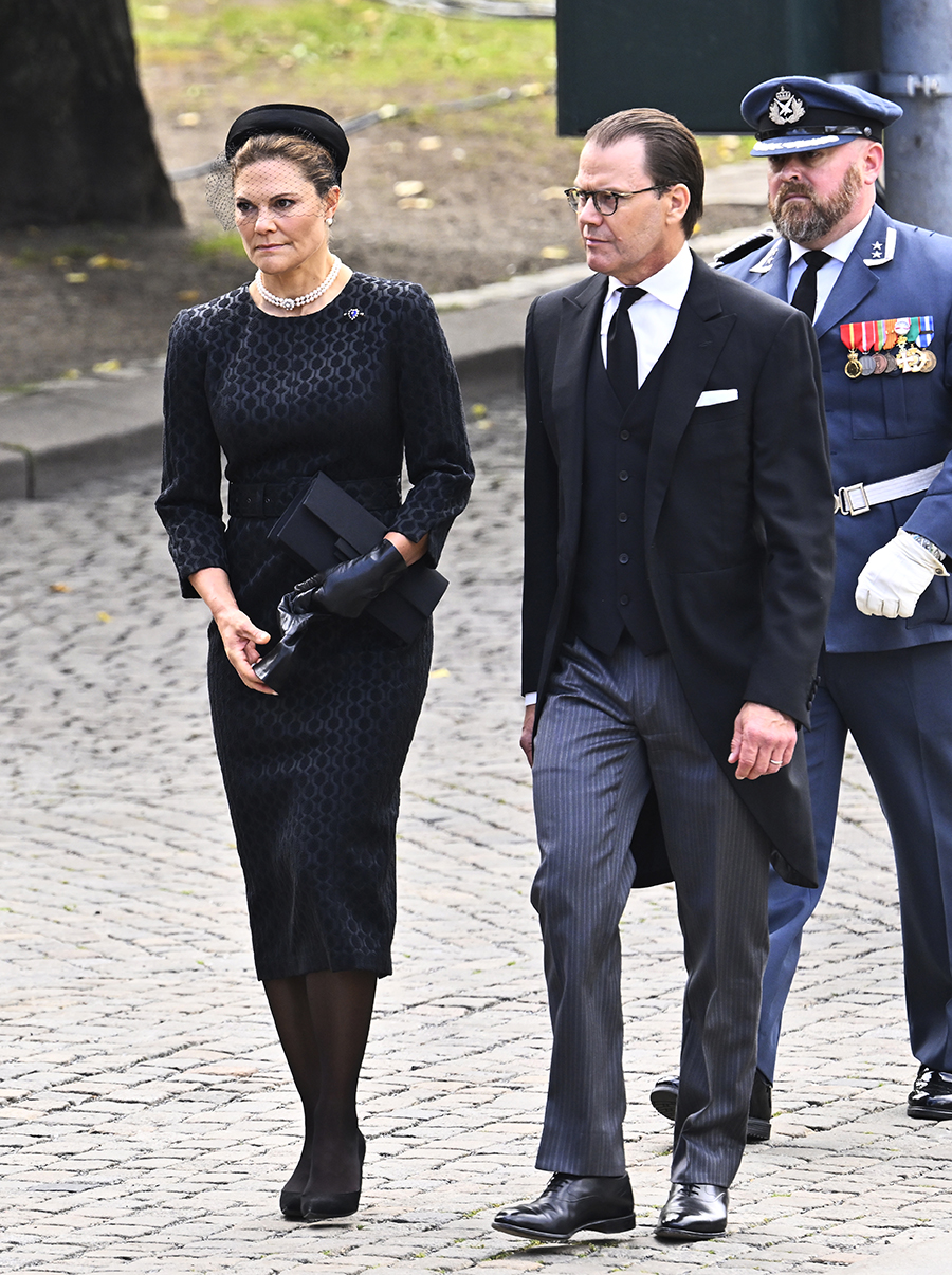 Victoria och Daniels stora sorg &ndash; reser till ny begravning i utlandet