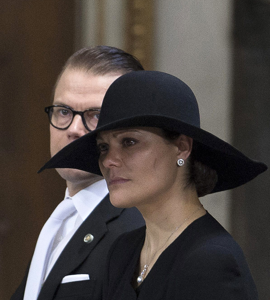 Victoria och Daniel tar farv&auml;l av kung Harald &ndash; hovets besked