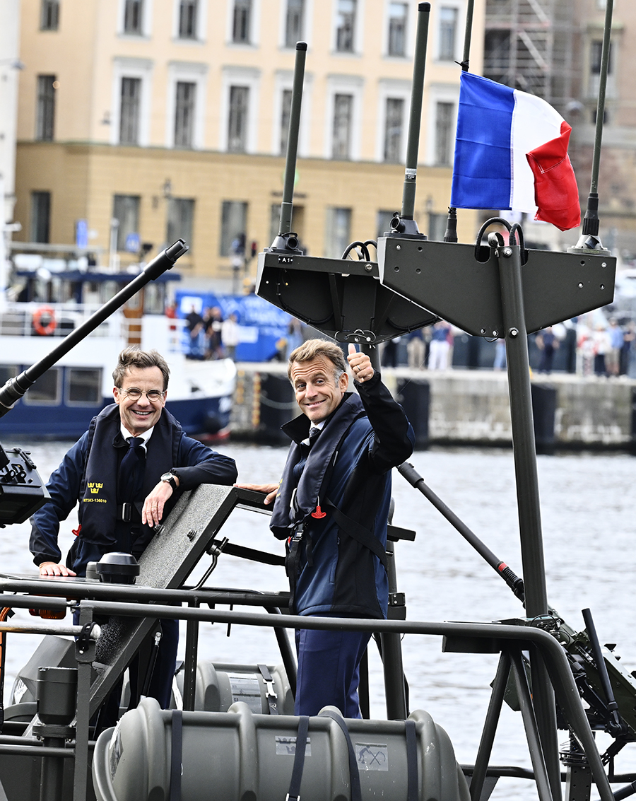 Oh, l&agrave;, l&agrave;! H&auml;r charmas Victoria av president Macron p&aring; slottet