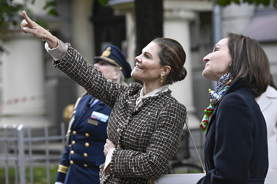 Kronprinsessan Victoria promenerar i Riga under sitt officiella bes&ouml;k