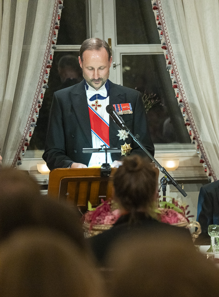 Kung Haakon med statsminister Jonas Gahr St&oslash;re och drottning Sonja