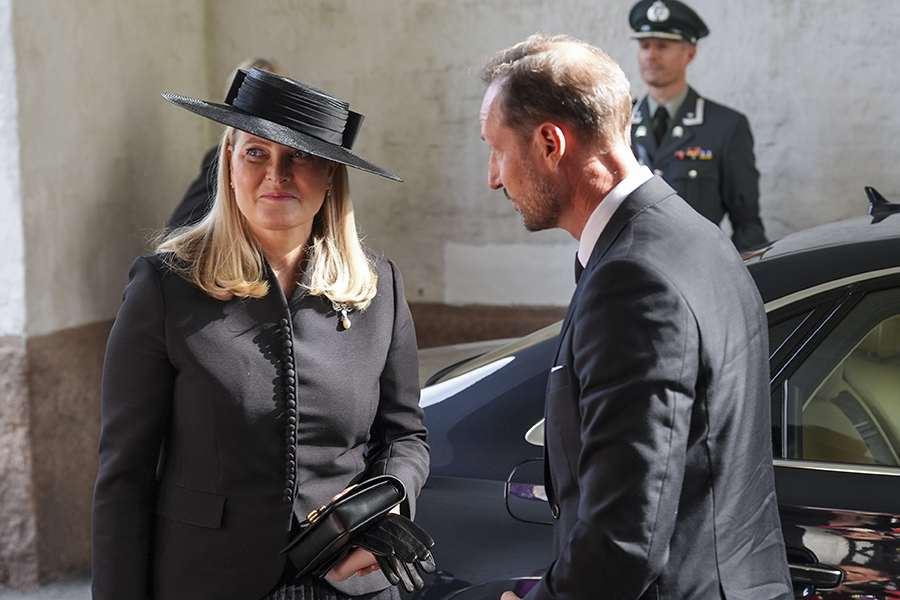 Nya dr&aring;pslaget mot Mette-Marit &ndash; allvarliga anklagelserna