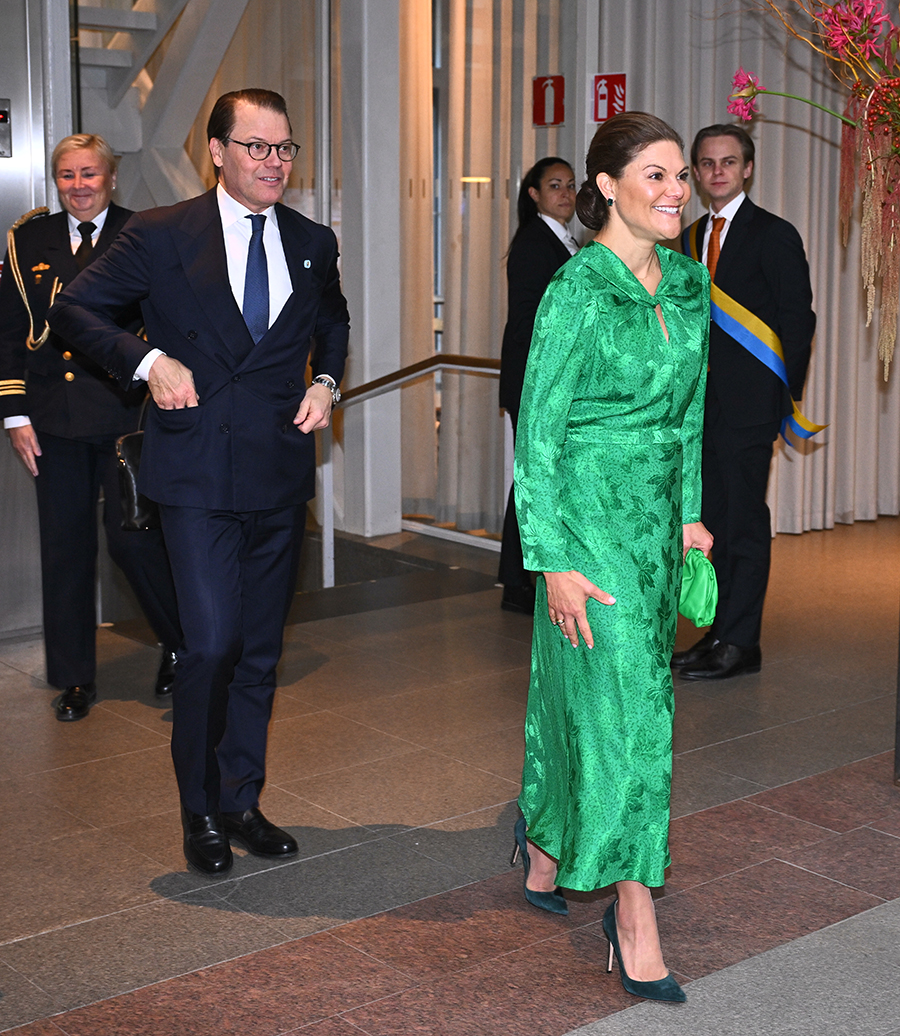 Victorias varma gest till mamma Silvia &ndash; mitt under statsbes&ouml;ket