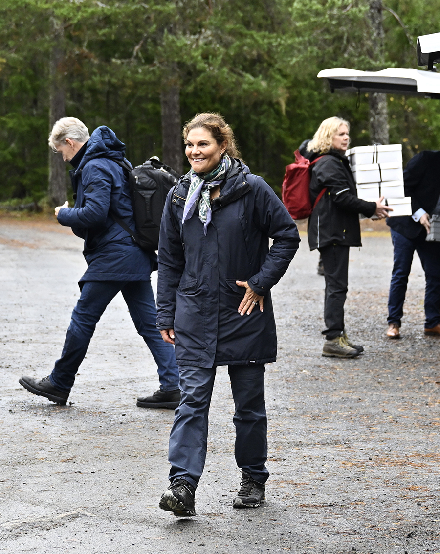 Victorias ensamresa &ndash; nya bilderna efter Daniels &aring;terbud