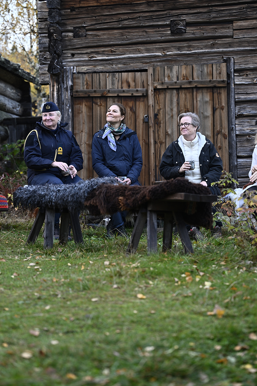 Victorias ensamresa &ndash; nya bilderna efter Daniels &aring;terbud